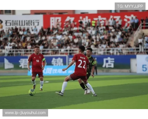 绿茵魅力闪耀赛场展现活力足球姐姐动感写真风采